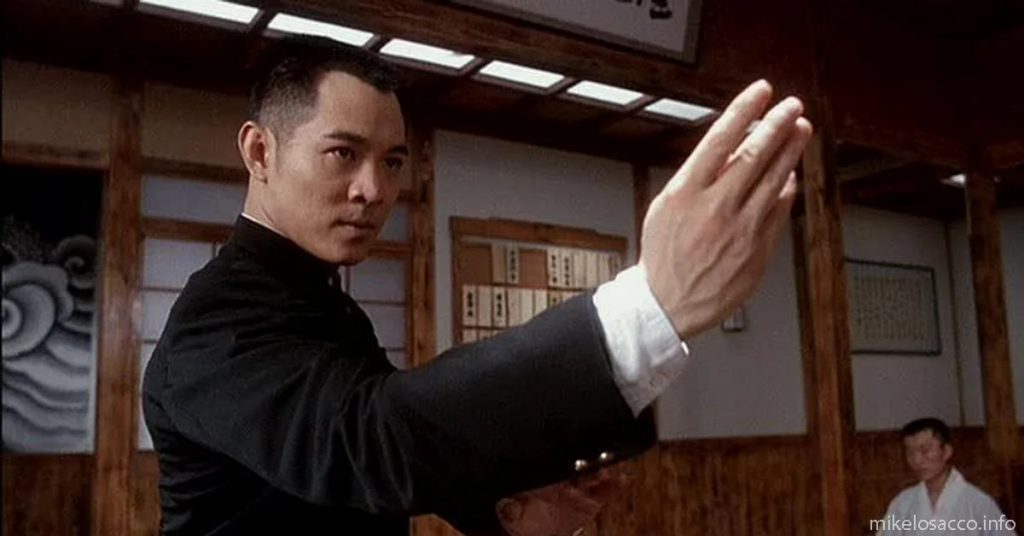 Jet Li เจ็ท ลี เป็นนักแสดงและนักศิลปะการต่อสู้ เมื่ออายุได้ 11 ปี และภาพยนตร์ที่วัดเส้าหลินทำให้เขากลายเป็นดาราในประเทศบ้านเกิด