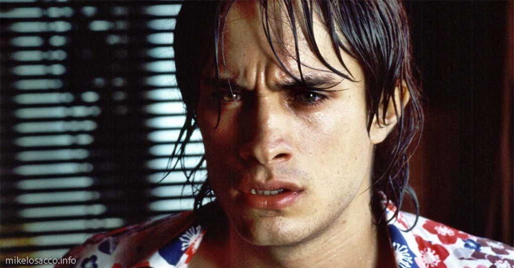 Gael García Bernal เกิดในปี 1978 มีพ่อแม่ที่เป็นนักแสดงซึ่งแนะนำให้เขารู้จักกับโลกแห่งการแสดง เขาได้ร่วมแสดงกับดิเอโก ลูนาเพื่อนตั้งแต่