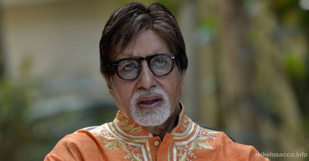 Amitabh Bachchan เป็นนักแสดงบอลลีวูดที่เปิดตัวในSaat Hindustani ใน ปี 1969 บทบาทของเขาในZanjeer ในปี 1972 ทำให้เขากลายเป็นดารา