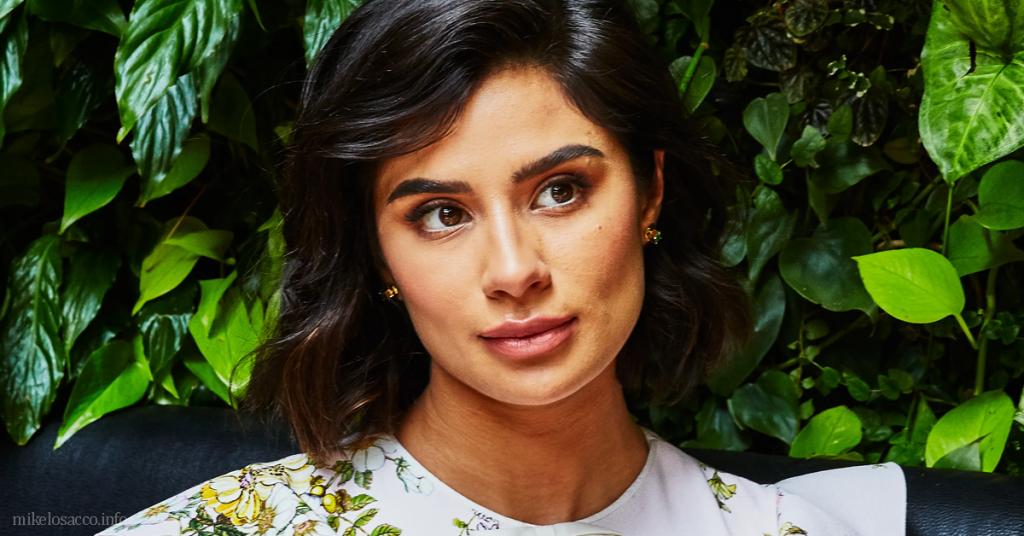 Diane Guerrero ไดแอน เกร์เรโร ซึ่งเป็นนักแสดงเสียงและภาพยนตร์ยอดนิยม เกิดในปี 1986 เกร์เรโรเป็นที่รู้จักกันดีในเรื่องการแสดง