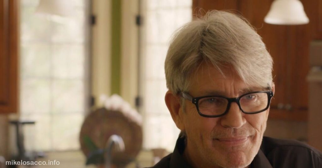 นักแสดง Eric Roberts เกิดในเมืองบิล็อกซี รัฐมิสซิสซิปปี พ่อแม่ของเขาเปิดโรงเรียนสอนการแสดงและการเขียนนอกบ้าน ซึ่งส่งผลให้โรเบิร์ตส์
