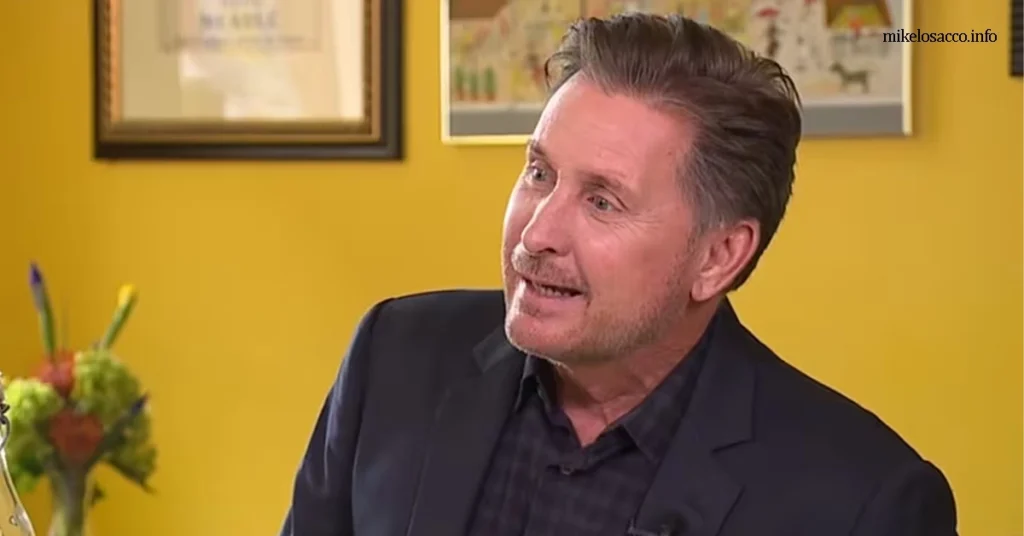 Emilio Estevez เอมิลิโอ เอสเตเวซ เป็นนักแสดง ผู้เขียนบท และผู้กำกับชาวอเมริกันที่มีชื่อเสียง ซึ่งเริ่มต้นอาชีพของเขาในปี 1982 และยังคงพัฒนา