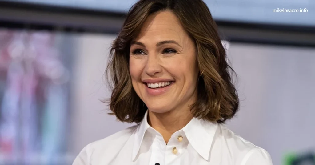 Jenifer Garner เจนนิเฟอร์ การ์เนอร์ เป็นนักแสดงและโปรดิวเซอร์ฮอลลีวูด เธอได้รับรางวัลลูกโลกทองคำจากบทบาทของซิดนีย์ บริสโตว์ในซีรีส์เรื่อง